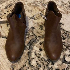 Brand: ES P R I T Size: 6.5 Price: 30.00 CAD